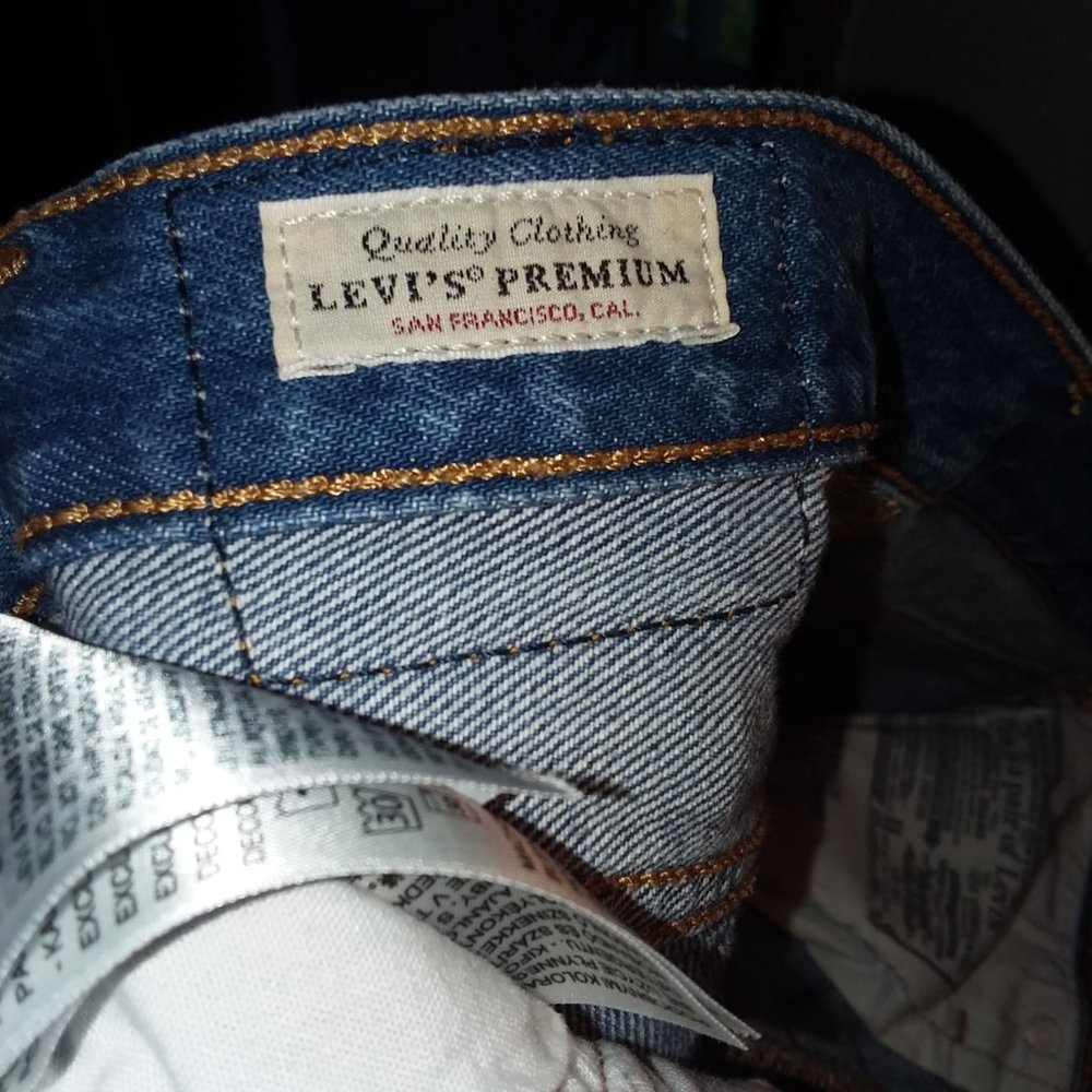 LEVI - Picture 3 of 4